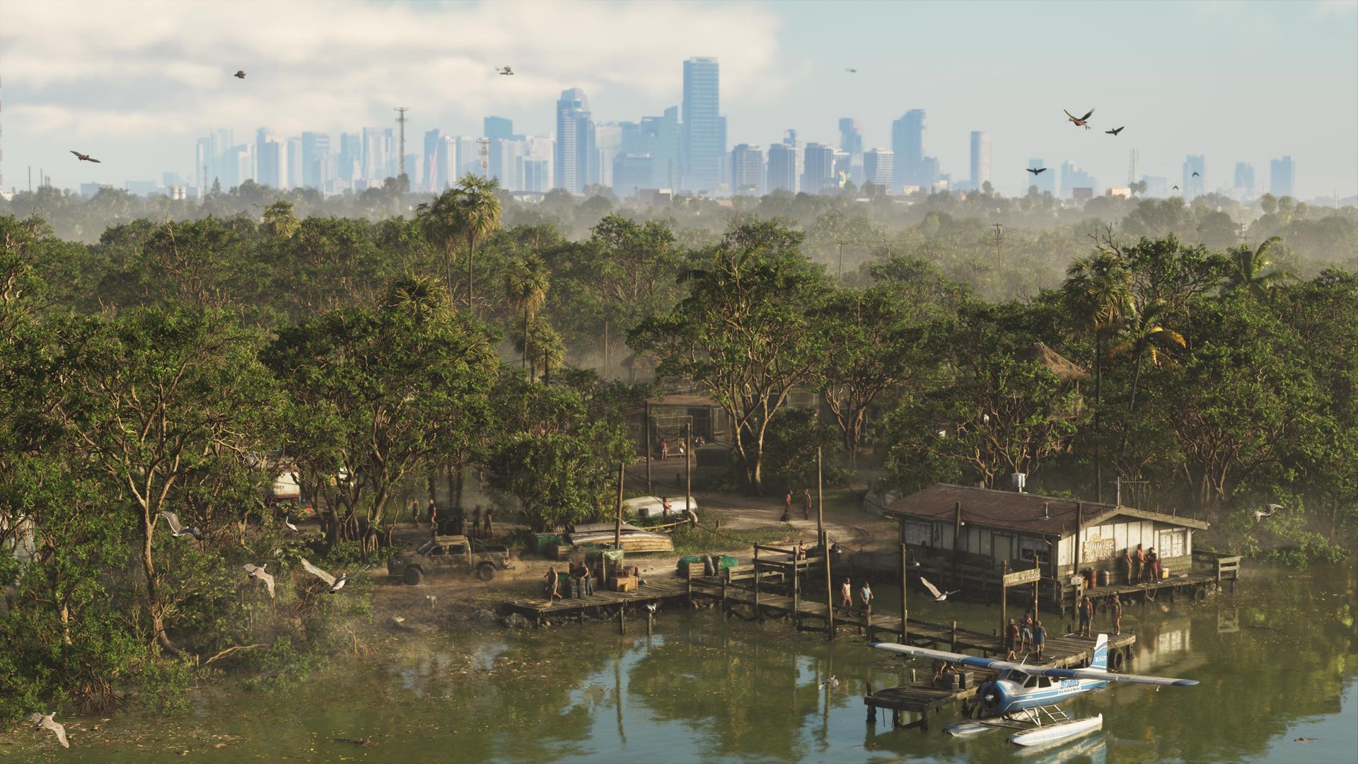 Bosque pantanoso y un pequeño embarcadero, con el perfil de una ciudad a lo lejos