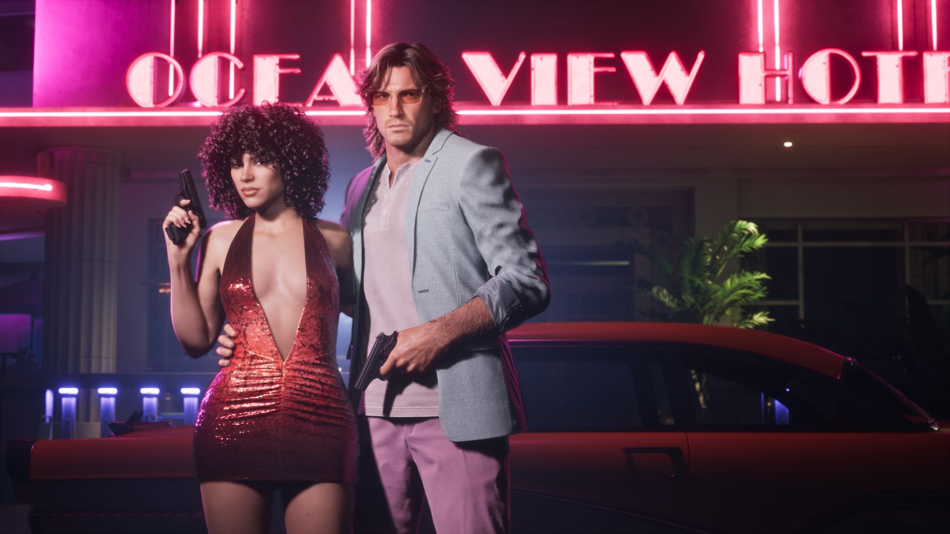 Ein Paar in 80er-Jahre-Outfits vor einem Hotel-Neonschild
